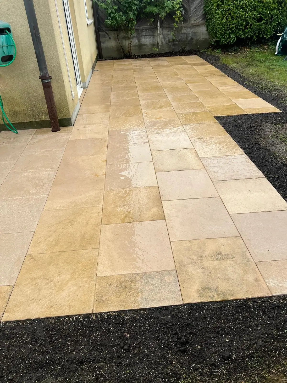 Terrasse en dalle béton réalisée par LI Lukic à Genève